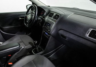 Подержанный автомобиль Volkswagen Polo Sedan 2016 года (9 фото)