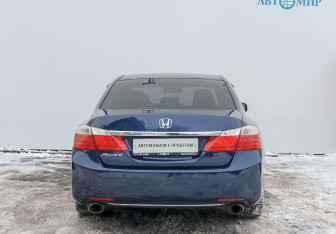 Подержанный автомобиль Honda Accord Sedan 2013 года (6 фото)