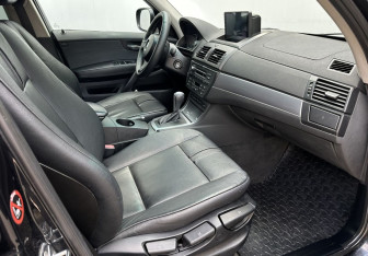Подержанный автомобиль BMW X3 2010 года (13 фото)