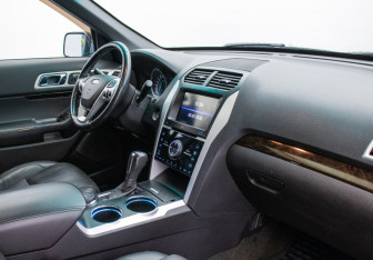 Подержанный автомобиль Ford Explorer 2013 года (10 фото)