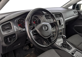 Подержанный автомобиль Volkswagen Golf Hatchback 2013 года (15 фото)