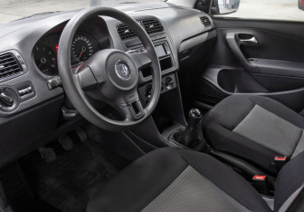 Подержанный автомобиль Volkswagen Polo Sedan 2013 года (16 фото)