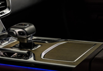 Подержанный автомобиль Hongqi E-HS9 2021 года (29 фото)