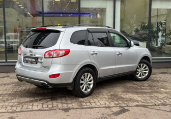 Подержанный автомобиль Hyundai Santa Fe 2012 года (8 фото)