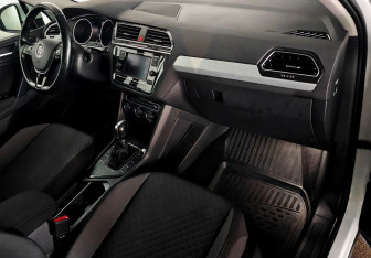 Подержанный автомобиль Volkswagen Tiguan 2018 года (10 фото)