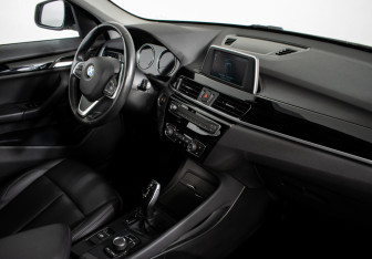 Подержанный автомобиль BMW X1 2019 года (10 фото)