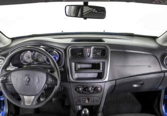 Подержанный автомобиль Renault Sandero 2017 года (8 фото)