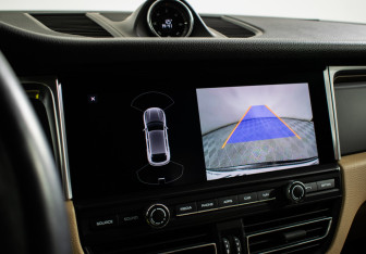 Подержанный автомобиль Porsche Macan 2020 года (15 фото)