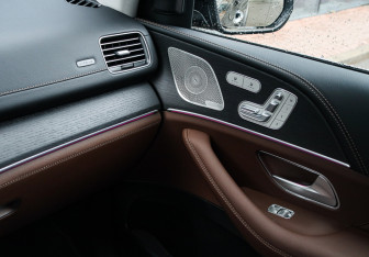 Подержанный автомобиль Mercedes-Benz GLE 2025 года (27 фото)