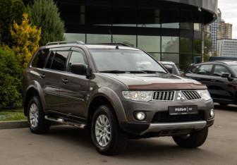 Подержанный автомобиль Mitsubishi Pajero Sport 2011 года (2 фото)