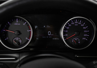 Подержанный автомобиль Kia Carnival 2021 года (11 фото)