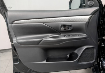 Подержанный автомобиль Mitsubishi Outlander 2014 года (20 фото)