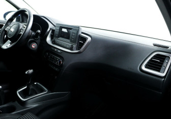 Подержанный автомобиль Kia Ceed Wagon 2021 года (8 фото)