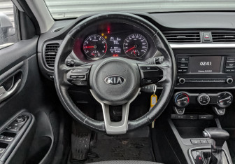 Подержанный автомобиль Kia Rio Hatchback 2021 года (19 фото)
