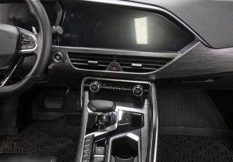 Подержанный автомобиль Geely Tugella 2022 года (15 фото)