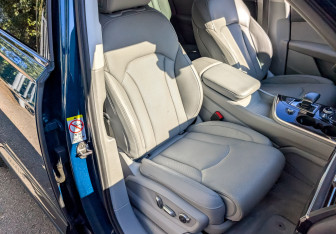 Подержанный автомобиль Audi Q7 2019 года (23 фото)