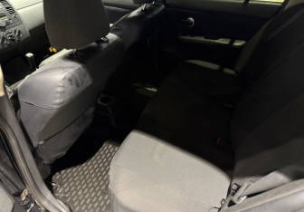 Подержанный автомобиль Nissan Tiida Sedan 2008 года (12 фото)