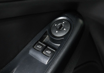 Подержанный автомобиль Ford Fiesta Sedan 2016 года (16 фото)