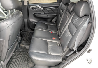 Подержанный автомобиль Mitsubishi Pajero Sport 2019 года (12 фото)