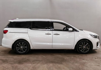 Подержанный автомобиль Kia Carnival 2018 года (4 фото)