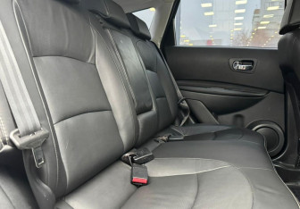 Подержанный автомобиль Nissan Qashqai 2008 года (11 фото)