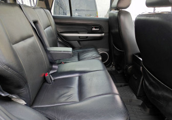 Подержанный автомобиль Suzuki Grand Vitara 2006 года (12 фото)