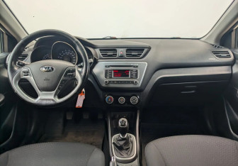 Подержанный автомобиль Kia Rio Sedan 2016 года (9 фото)