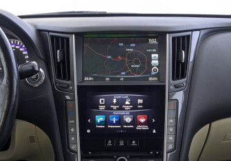 Подержанный автомобиль Infiniti Q50 2014 года (15 фото)