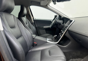 Подержанный автомобиль Volvo XC60 2013 года (10 фото)