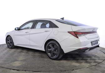 Подержанный автомобиль Hyundai Elantra Sedan 2021 года (7 фото)