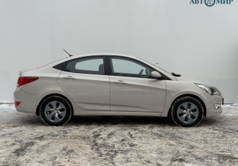 Подержанный автомобиль Hyundai Solaris Sedan 2015 года (4 фото)