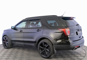 Подержанный автомобиль Ford Explorer 2016 года (7 фото)