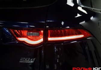 Подержанный автомобиль Jaguar F-Pace 2017 года (27 фото)