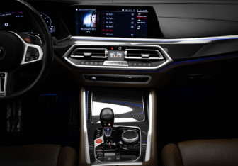 Подержанный автомобиль BMW X5 M 2022 года (17 фото)