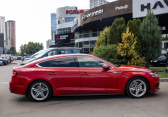 Подержанный автомобиль Audi A5 Liftback 2019 года (3 фото)