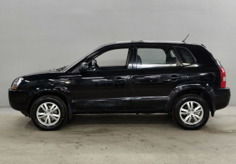 Подержанный автомобиль Hyundai Tucson 2008 года (8 фото)