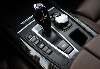 Подержанный автомобиль BMW X5 2013 года (25 фото)