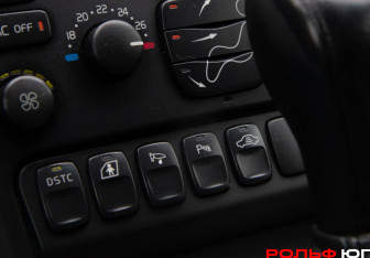 Подержанный автомобиль Volvo XC90 2005 года (13 фото)