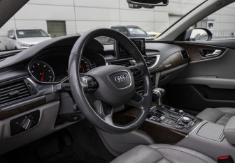 Подержанный автомобиль Audi A7 2010 года (11 фото)