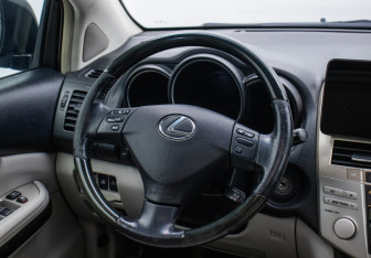 Подержанный автомобиль Lexus RX 2007 года (15 фото)