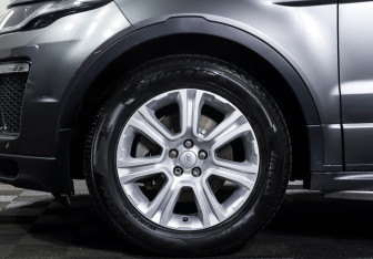 Подержанный автомобиль Land Rover Range Rover Evoque 2018 года (24 фото)
