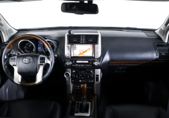 Подержанный автомобиль Toyota Land Cruiser Prado 2011 года (13 фото)