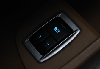 Подержанный автомобиль Jaguar XF Sedan 2011 года (13 фото)