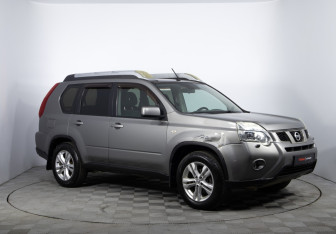Подержанный автомобиль Nissan X-Trail 2011 года (3 фото)