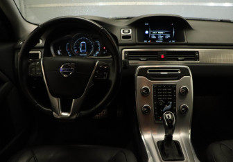 Подержанный автомобиль Volvo S80 2014 года (8 фото)