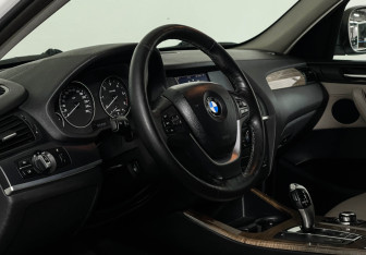 Подержанный автомобиль BMW X3 2011 года (15 фото)