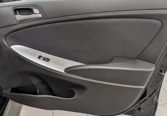 Подержанный автомобиль Hyundai Solaris Hatchback 2014 года (18 фото)