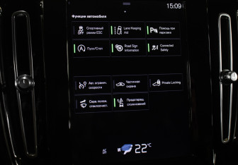 Подержанный автомобиль Volvo XC40 2019 года (18 фото)