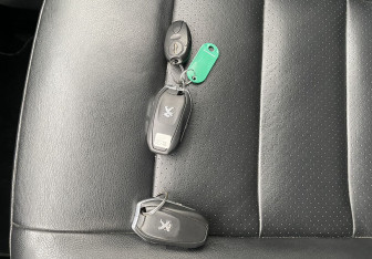 Подержанный автомобиль Peugeot Traveller 2018 года (20 фото)