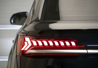 Подержанный автомобиль Audi Q7 2021 года (40 фото)